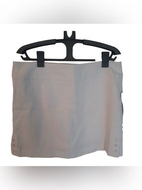 NWOT D.F.A. NEW YORK WHITE SKORT SIZE 10